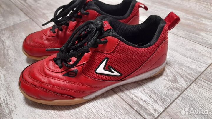 Футбольные буцы 35 размер