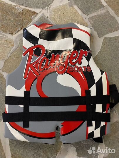 Спасательный жилет