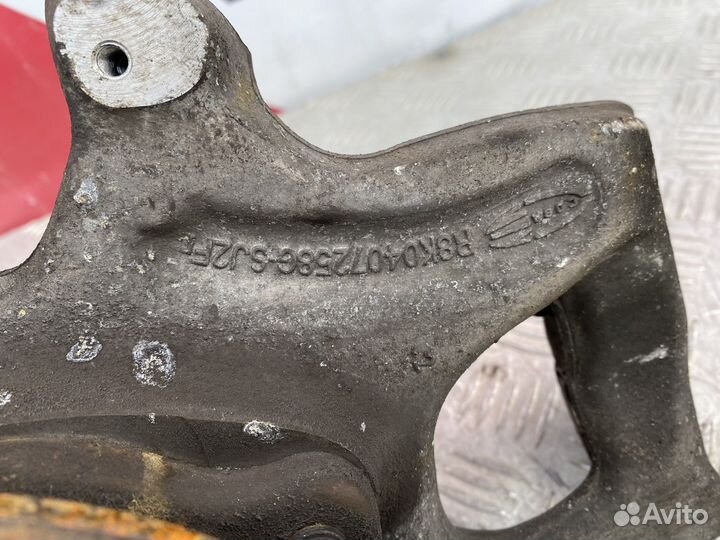 Кулак передний правый Audi A4 B8