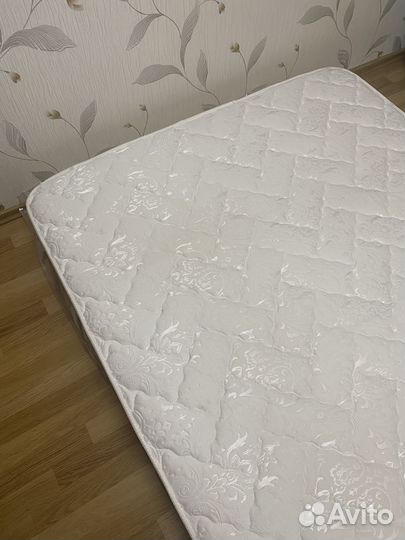 Кровать с матрасом 140 190