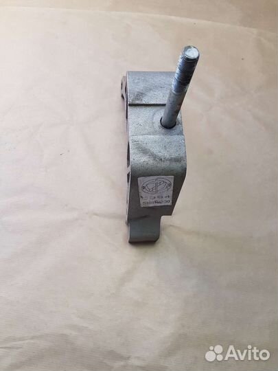 Кронштейн опоры кпп Fiat Panda 2008