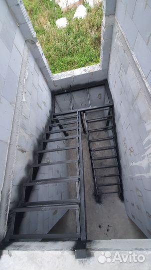 Металлический каркас для лестницы