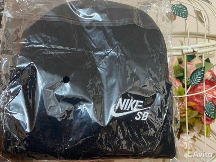 Комплект Шапка и перчатки найки