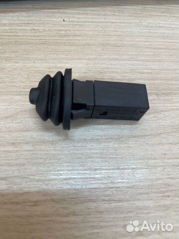 Упорный буфер с выталкивателем для лючка бензобака