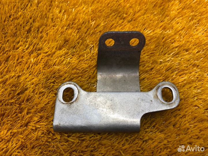 Кронштейн впускного коллектора Mercedes-Benz