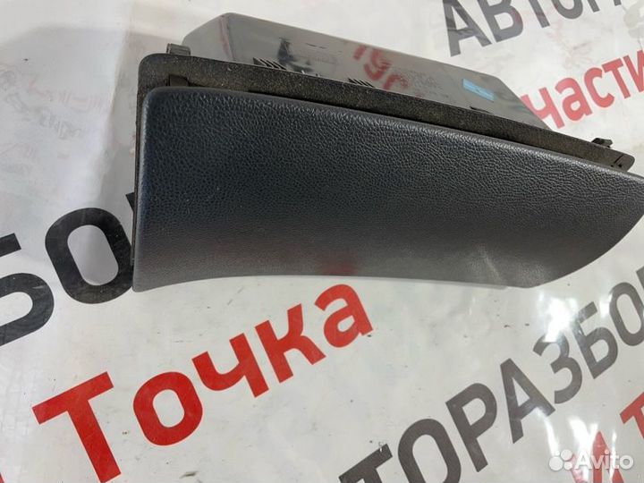 Бардачок Skoda Fabia хетчбек 1.4 cggb 2013