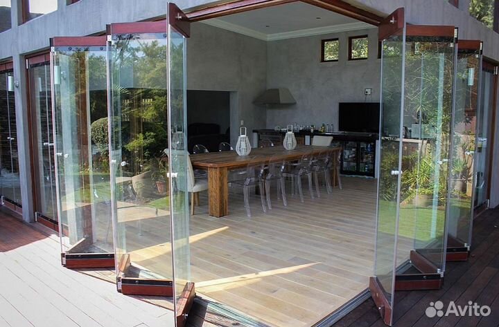 Безрамное раздвижное остекление