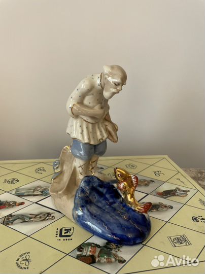 Фарфоровая статуэтка “старик и золотая рыбка»