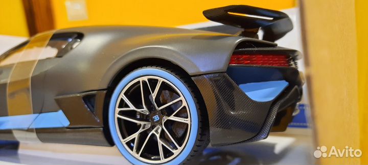Bugatti Divo 2018 1:18 Bburago