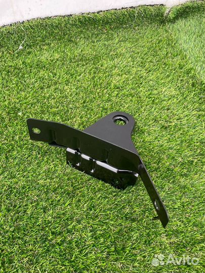 Кронштейн сиденья Tesla Model S 2-й рест. 2022