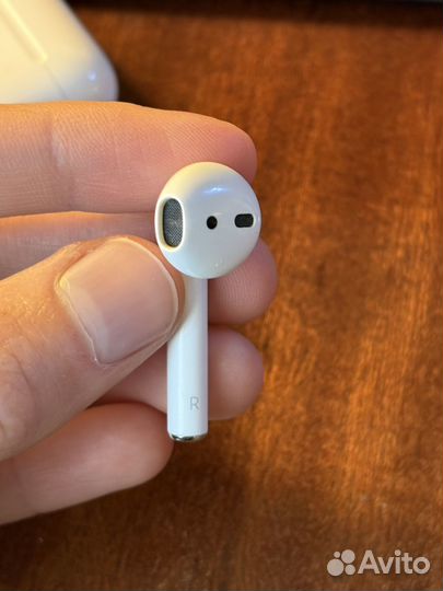 Наушники Apple AirPods