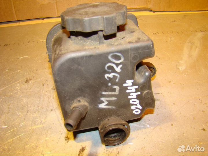 Бачок гур Mercedes w163 1999г