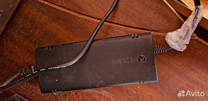 Хбох 360 е + 3 игры джойстик