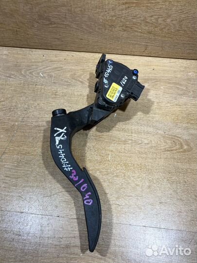 Педаль газа Audi A4 B6 301040