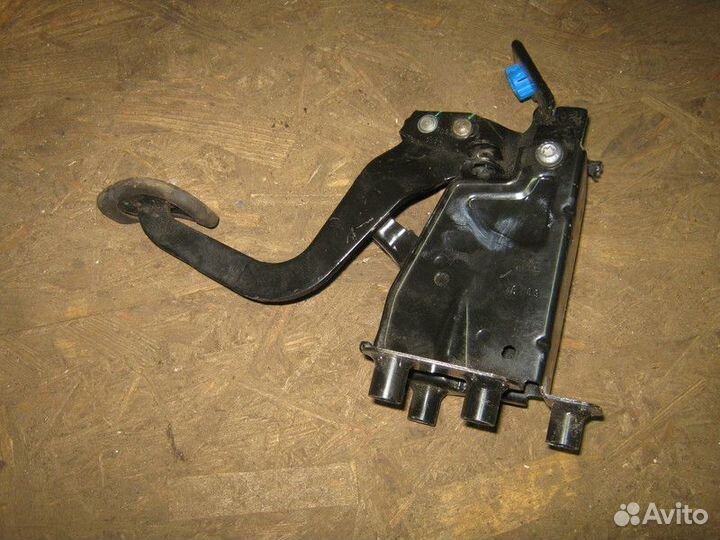 Педаль сцепления Renault Megane 3