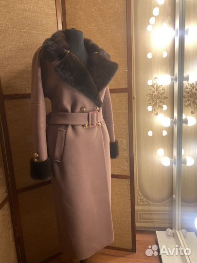 Пальто с мехом норки s