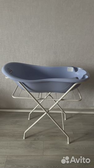 Детская ванночка для купания с подставкой