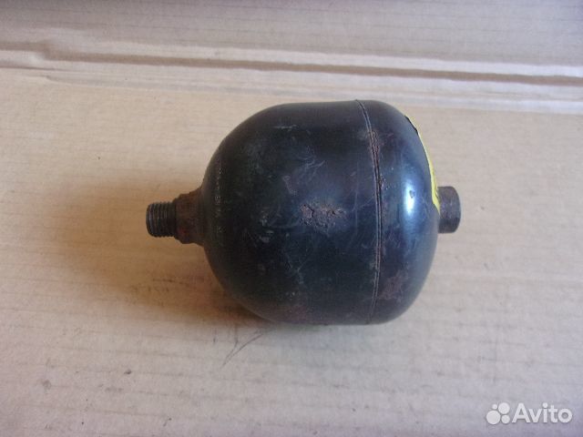 Фольксваген 88-93г., аккумулятор давления абс
