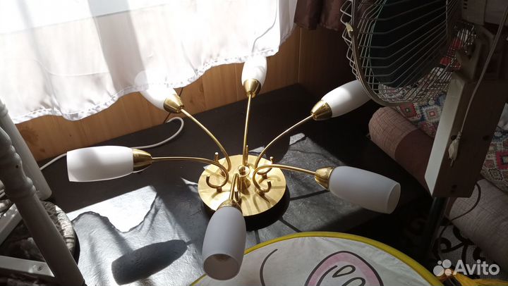 Продам 2 люстры потолочные 6 рожковые