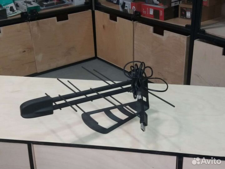 Антенна комнатная с усилителем USB рэмо 5114