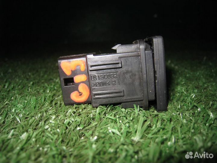 Кнопка системы стабилизации Toyota Yaris P13 2015
