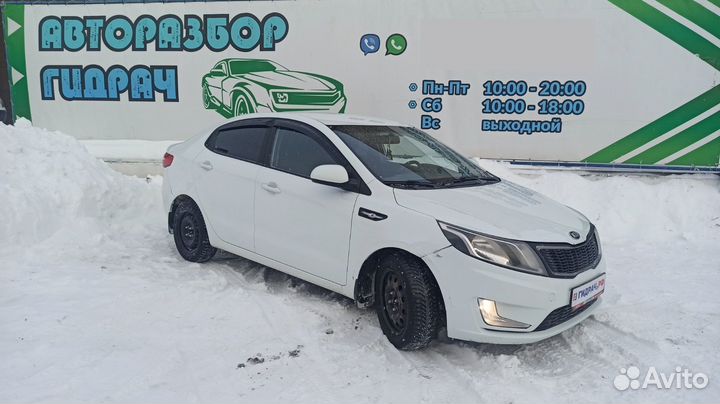 Моторчик стеклоочистителя передний Kia Rio 3 98110-1R000