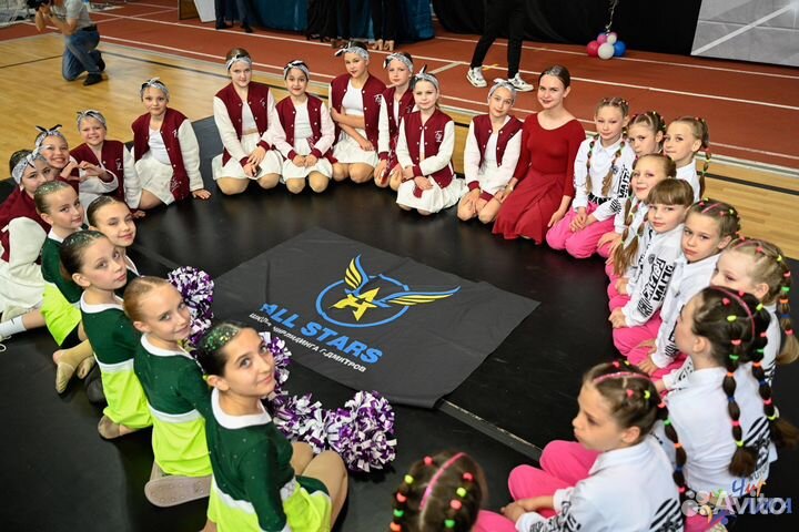 Костюмы для танцев, гимнастики, чирлидинг 9шт