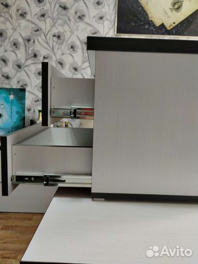 Тумбочка прикроватная новая