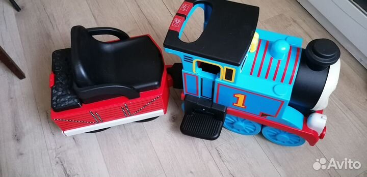 Паровозик Peg-Perego