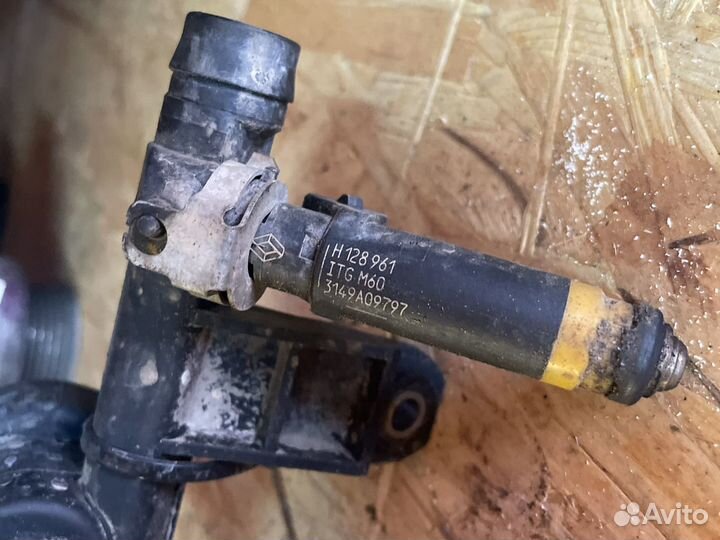 Рампа форсунки k7j 1.4 renault