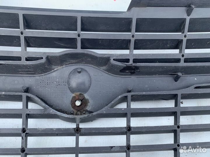 Решетка радиатора Chrysler Voyager 2001-2007