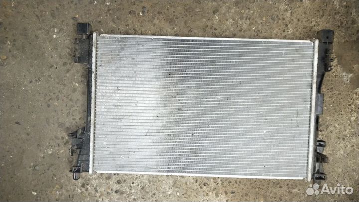 Радиатор двигателя Mercedes SLK-Class R171