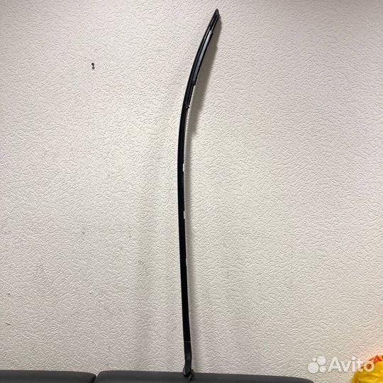 Молдинг лобового стекла Toyota land Cruiser 200