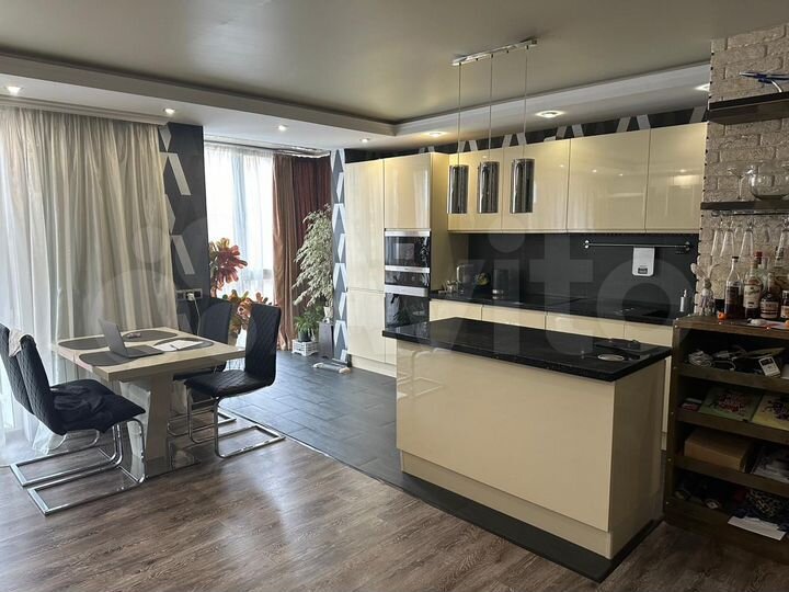 2-к. квартира, 70 м², 7/15 эт.