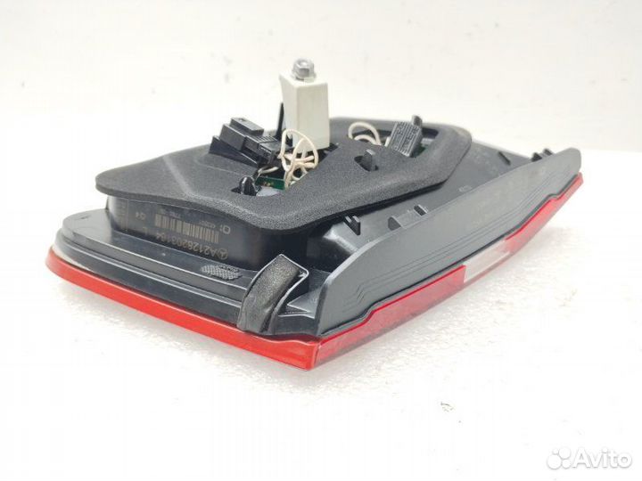 Фонарь крышки багажника (внутренний) левый