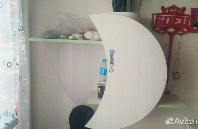 Полка навесная для книг в детскую