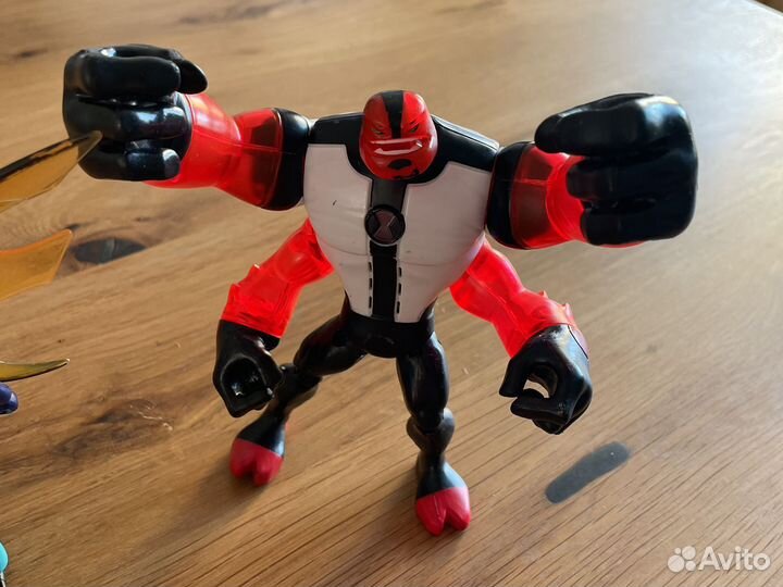 Игрушки из мультика Бен 10