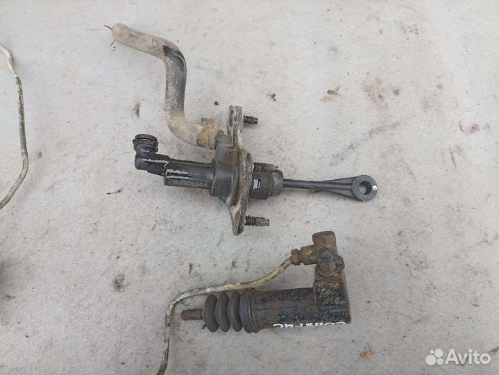 Главный/рабочий цилиндр сцепления Hyundai Solaris1