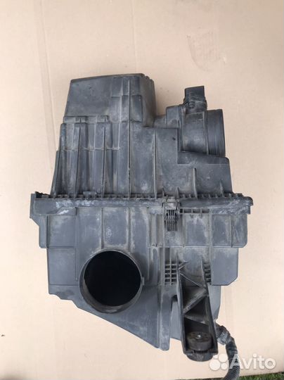 Корпус воздушного фильтра Volkswagen Multivan T5