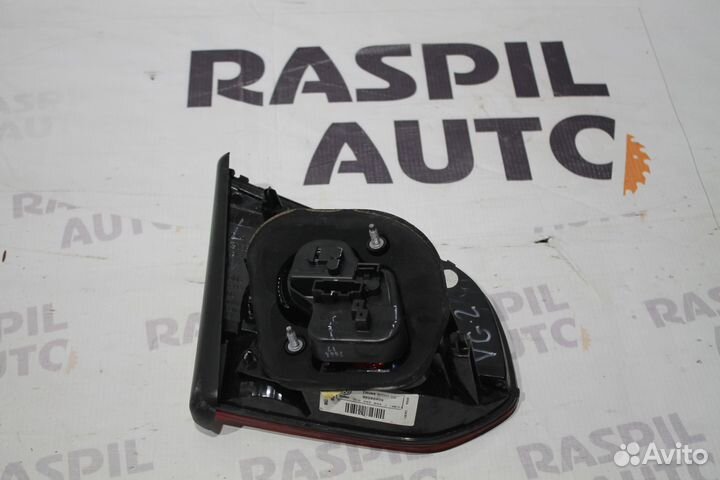 Фонарь в крышку багажника Volkswagen Golf 6