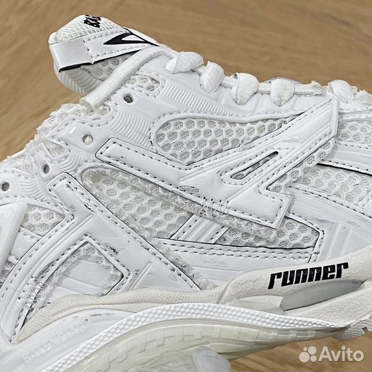 Кроссовки Balenciaga Runner женские