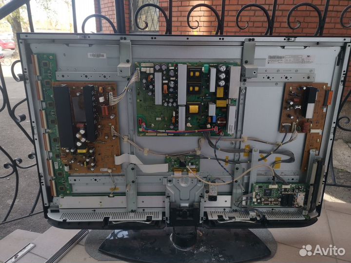 Телевизор LG 42PQ200R (Разбор)(По запчастям)