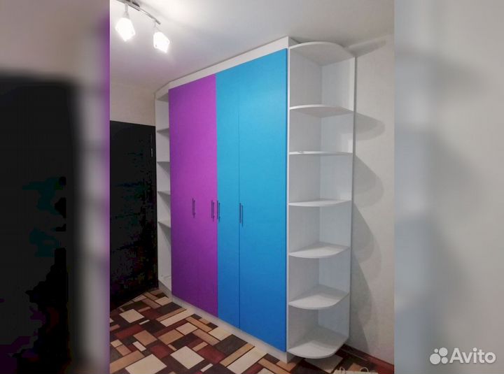 Шкаф с полками