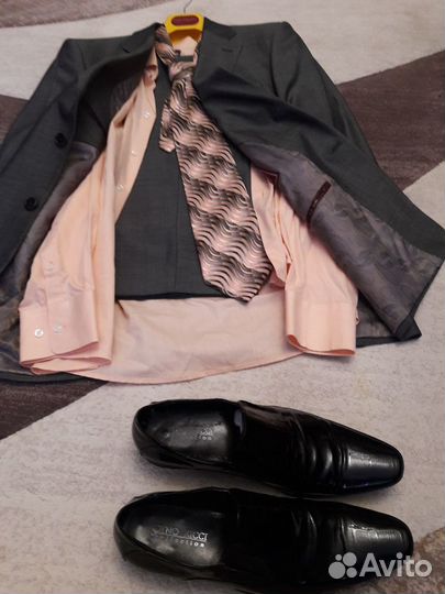 Продам костюм