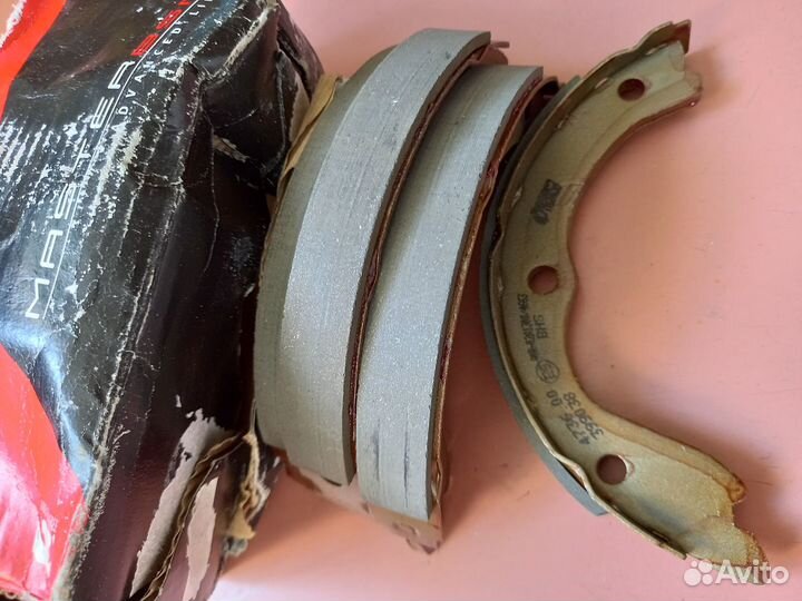 Тормозные колодки стояночного тормоза