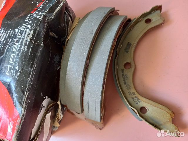Тормозные колодки стояночного тормоза