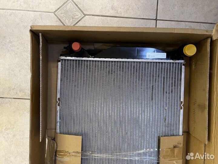 Радиатор двигателя Ауди А6 С6. VAG 4F0121251AF
