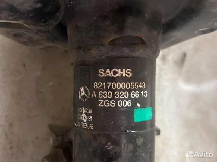 Амортизатор передний левый w639