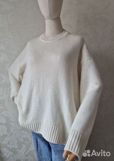 Свитер женский оверсайз молочного цвета