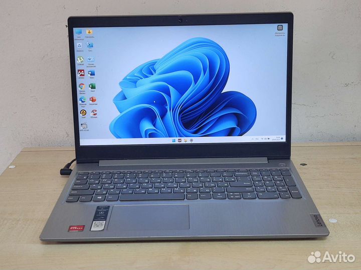 Ноутбук Lenovo 4 ядра Ryzen/8Гб DDR4/Full HD экран
